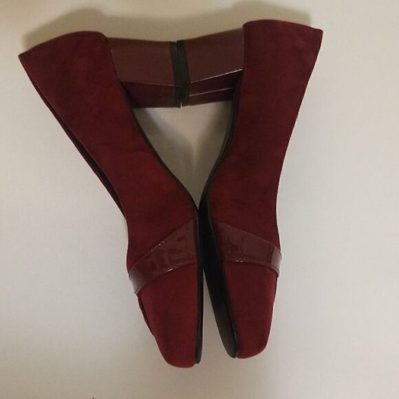 Beacon Shoes Burgundy Micro Suede/Patent Pumps,NEW - Picture 3 of 6